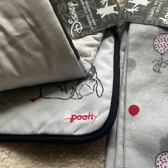 Disney Winnie the Pooh 2 Kitchen Towels, Oven Mitt and Pot Holder - Picture 4 of 4